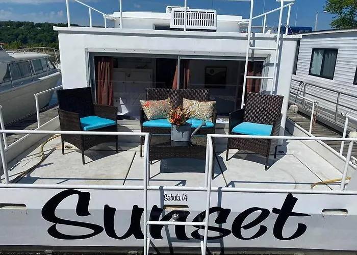 Unique And Serene Sunset Houseboat For 4 * Savanna