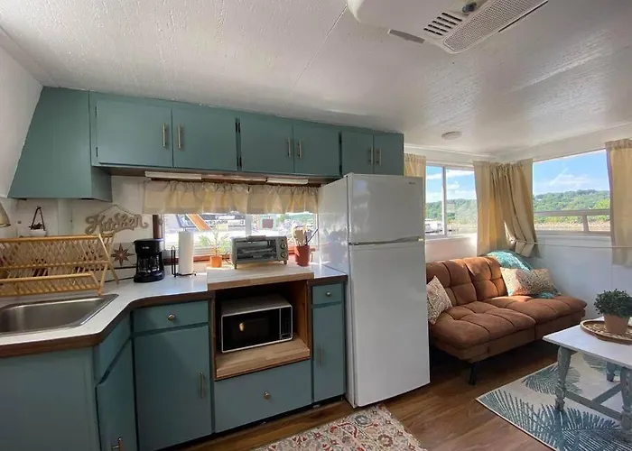 Unique And Serene Sunset Houseboat For 4 Botel