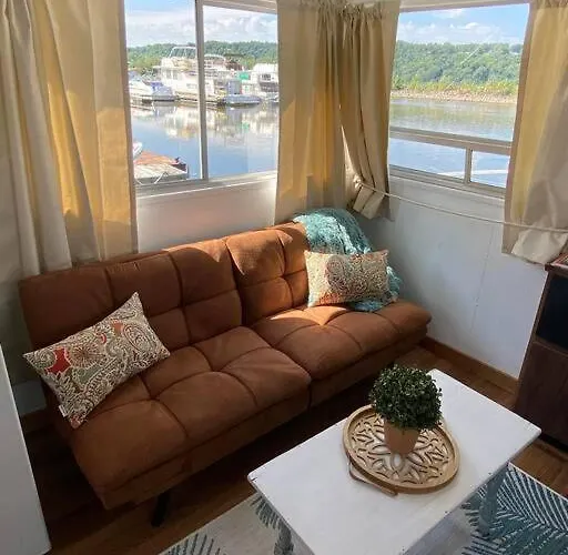 Botel Unique And Serene Sunset Houseboat For 4 *