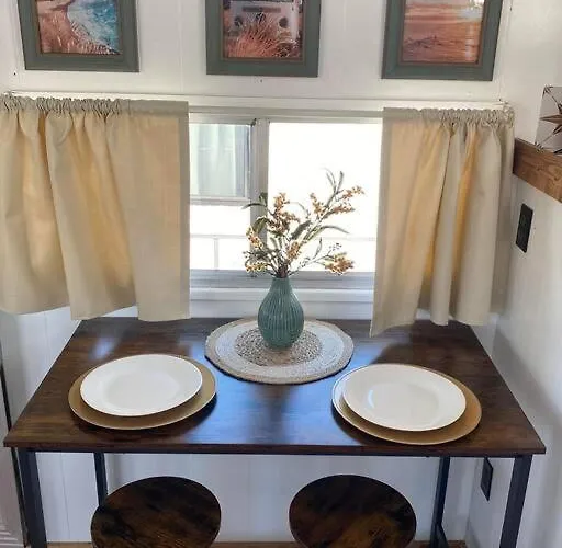 Unique And Serene Sunset Houseboat For 4 Savanna